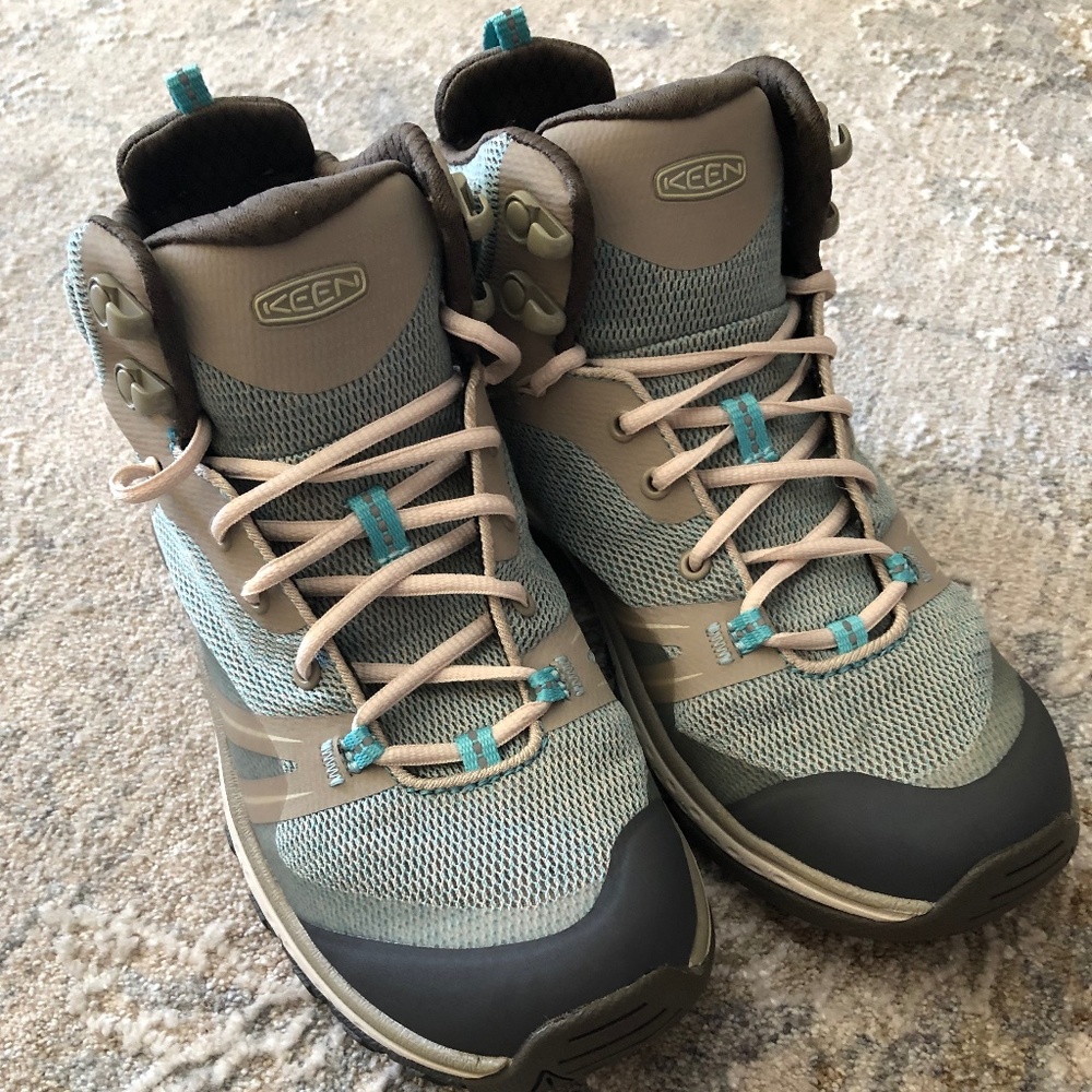 Women's Keen Terradora Mid Hiking Boot - size 6.5
